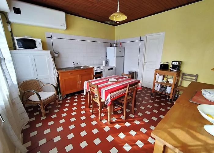 Lumineuse à 300m De La Plage, 5min De L'océan En Vélo, Jardin Et Terrasse, Proche Commerces - Fr-1-736-1